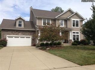 38635 Old Willoughby Dr, Willoughby, OH 44094