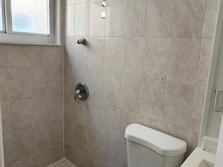 620 NW 7th Ave #16 — Photo 9