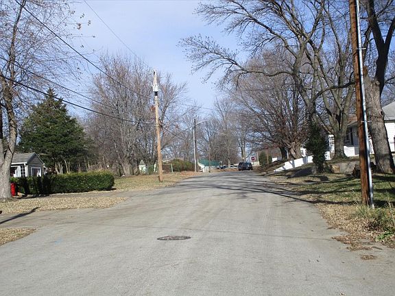 4th image of 1515 N Pleasant St