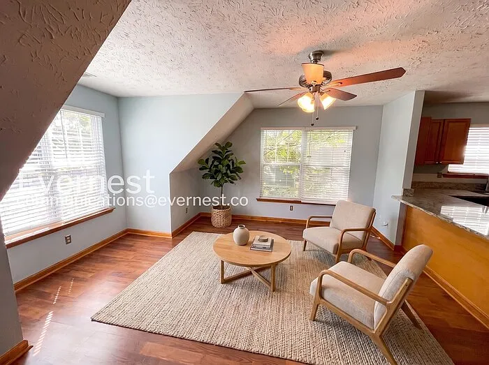3 bed, 2.0 bath, 1300 sqft, $2,950 — Photo 3