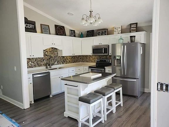 3rd image of 1429 Sidewinder Way