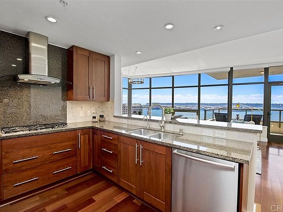 4th image of 700 W East St Unit 2401