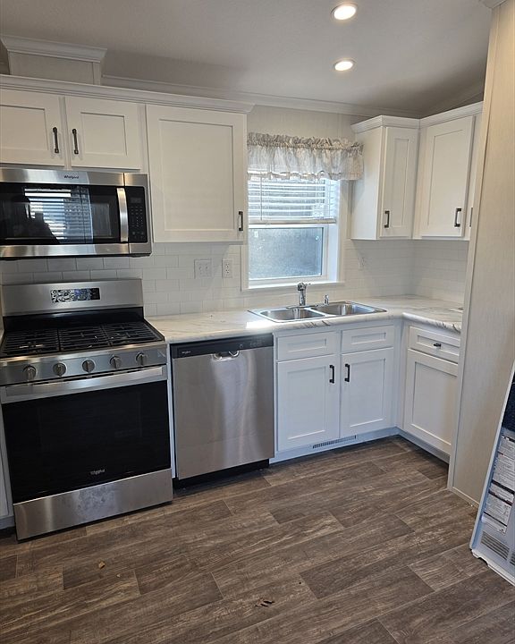 2nd image of 1540 Broadway Trailer 26