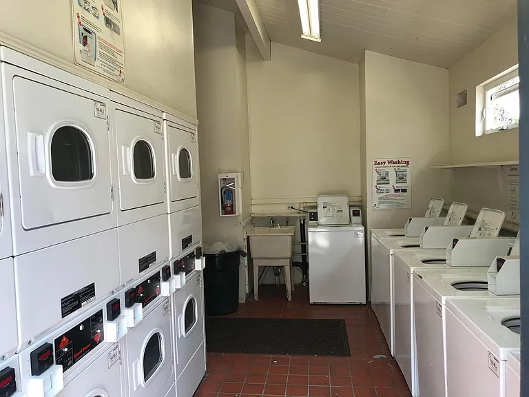 2600 Laguna Cir #E — Photo 30