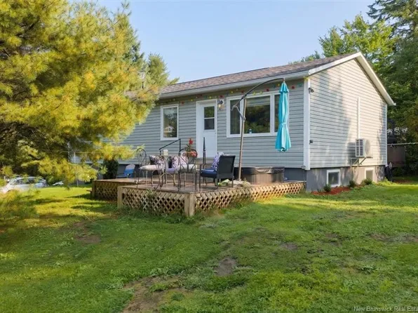 130 Hillcrest Rd, Saint John, NB E2N 1T3
