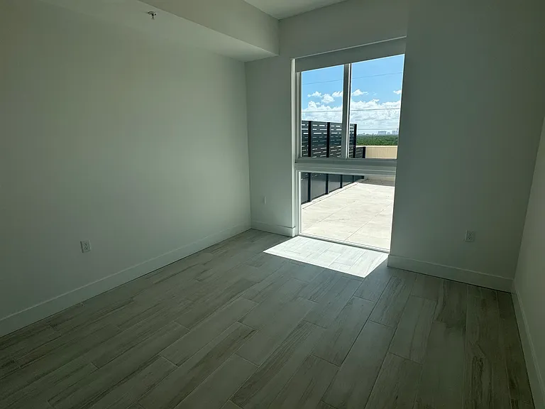 602 E Dania Beach Blvd #523 — Photo 5