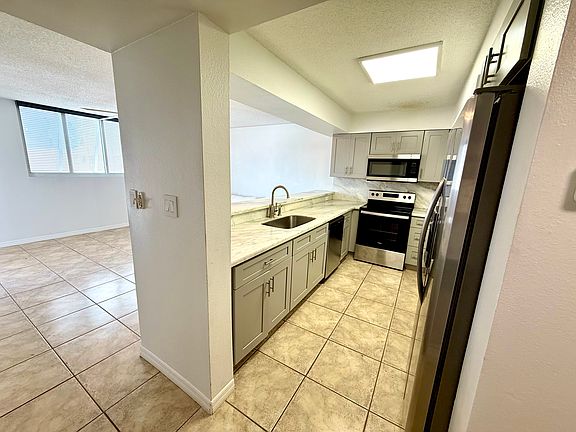 4th image of 3930 S Roosevelt Blvd #N204