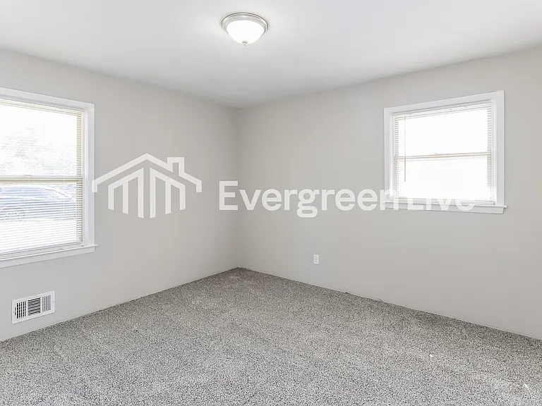 210 Bryant Ave — Photo 8
