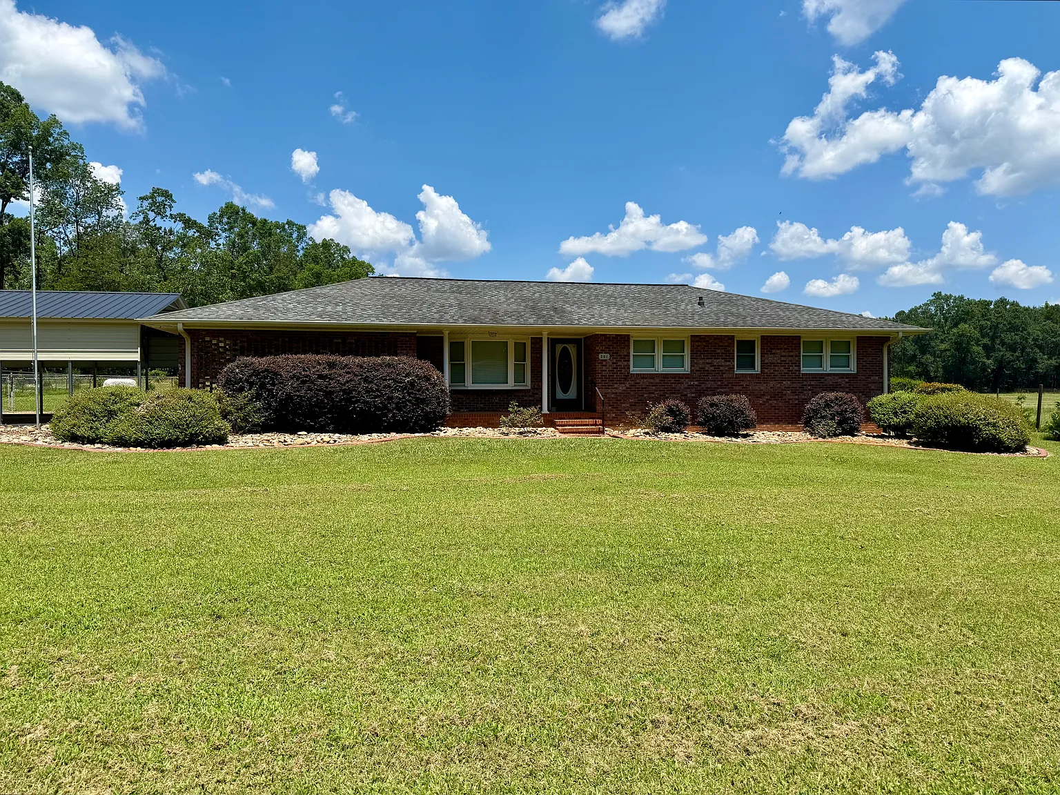 3 bed, 1300 sqft, $1,700 — Photo 1