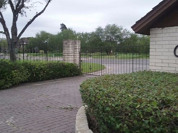 3rd image of 3209 W Cobblestone Creek Dr
