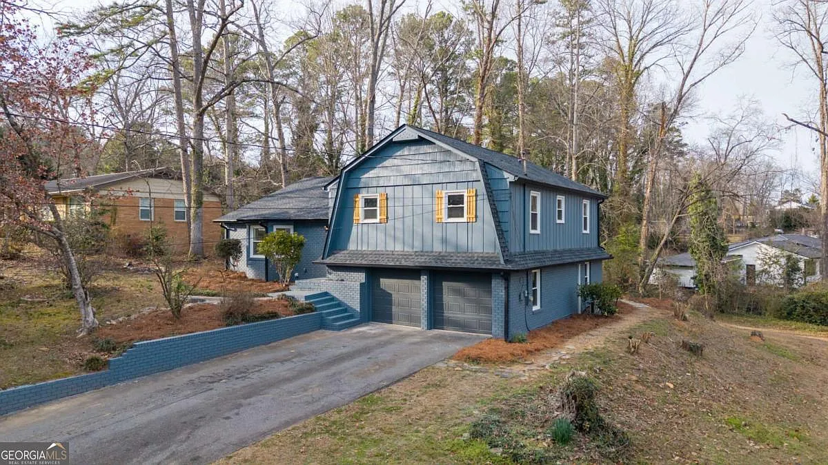 300 Woodland Dr photo 1
