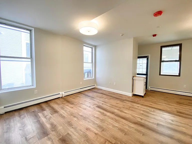 217 Saratoga St #1 — Photo 6