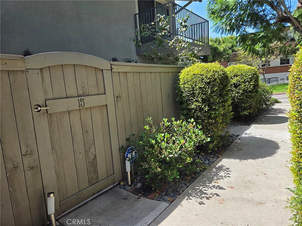 2 bed, 1.5 bath, 988 sqft, $3,950 — Photo 3