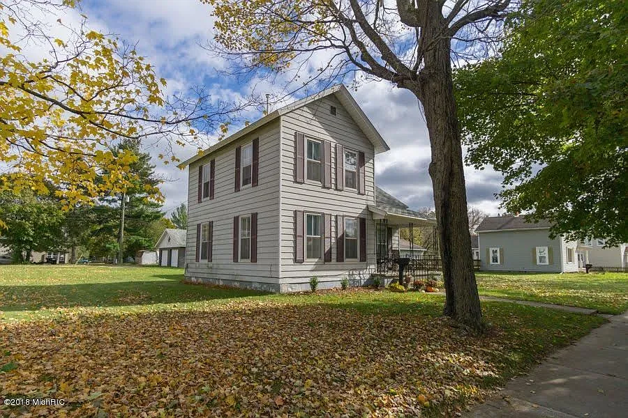 526 Rose Ave photo 1