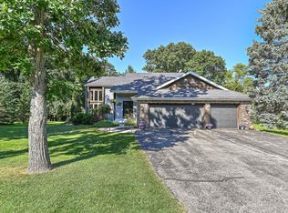 2027 Green Meadow Dr, Delavan, WI 53115