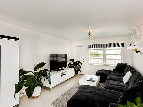 2nd image of 1575 Euclid Ave APT 404