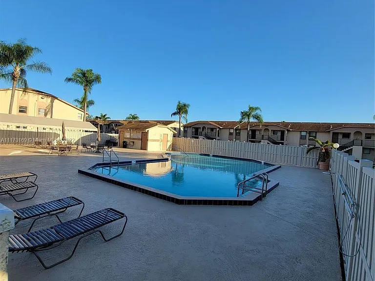 9413 Boca Cove Cir — Photo 19
