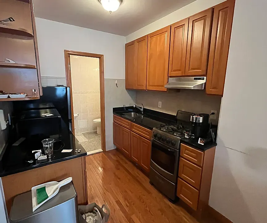 486 E 74th St #3B