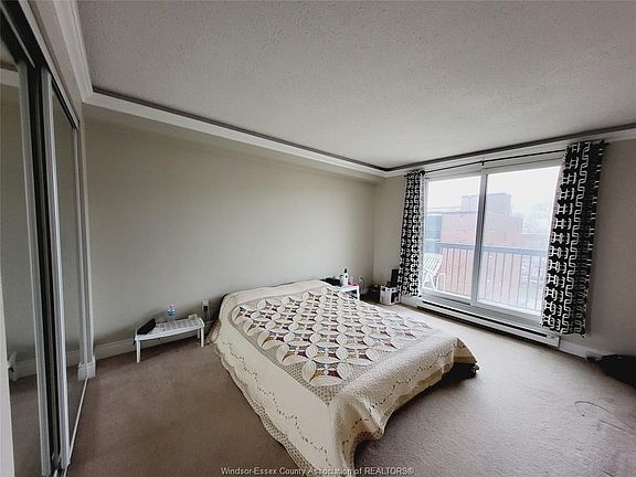 3rd image of 3936 Wyandotte St E #503