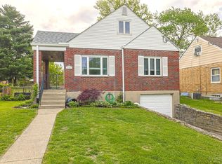 976 Woodbriar Ln, Cincinnati, OH 45238