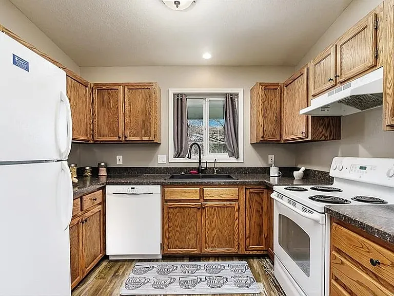 2826 Oakland Dr #10 — Photo 1