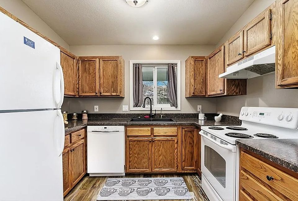 1st image of 2826 Oakland Dr Unit 10