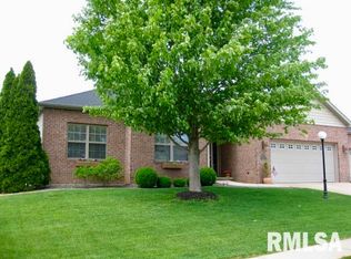 822 Grandyle Dr, Washington, IL 61571