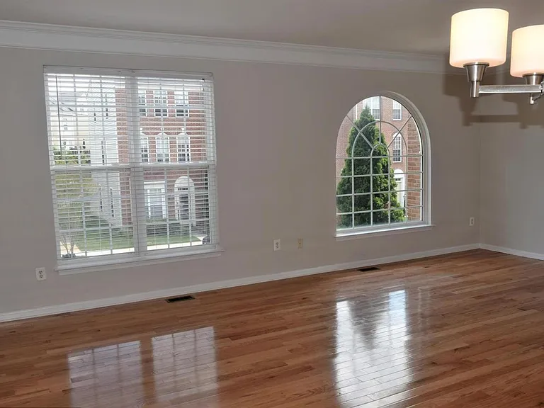 13108 Park Crescent Cir — Photo 5