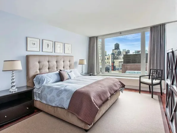 240 Riverside Boulevard image 4 of 12