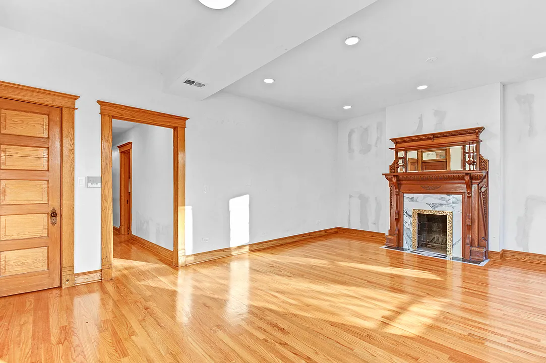 2 bed, 1.0 bath, $1,930 — Photo 2