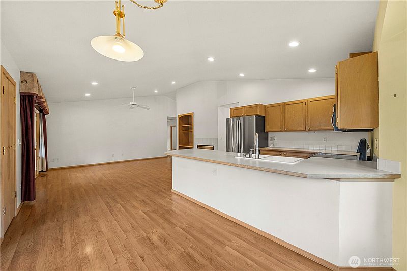 5th image of 21103 16th Street E