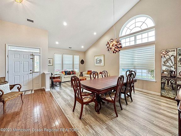5th image of 35 Marlow Dr