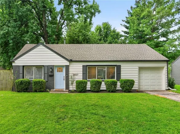 2507 W 77th St, Prairie Village, KS 66208