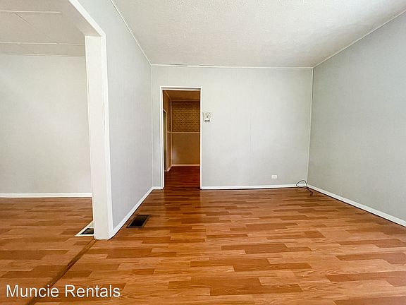 5th image of 2220 E Dartmouth Ave