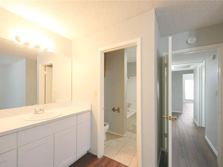 1013 Fieldwood Dr #B — Photo 18