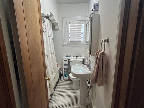 3rd image of 534 Brown St APT 4