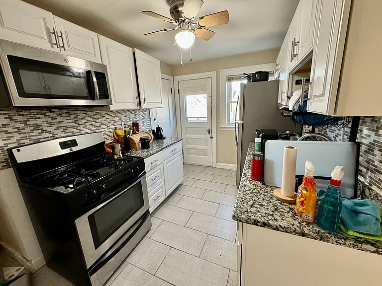 4907 Washington St #3R — Photo 8