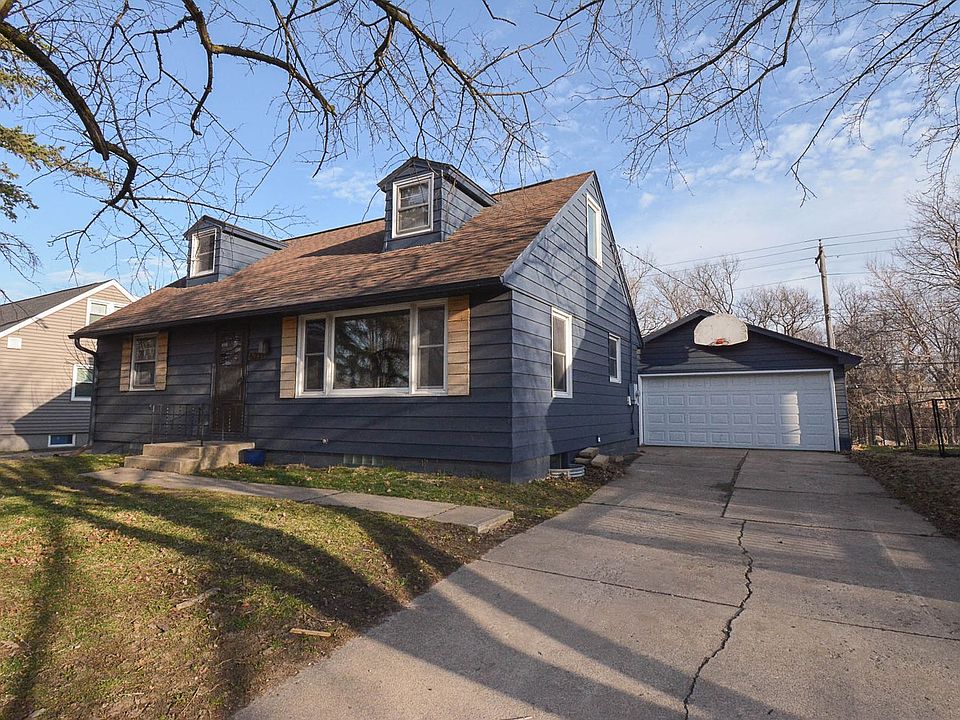 1st image of 633 23rd St NE