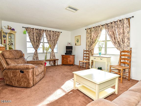 3rd image of 362 Wilmette Cir