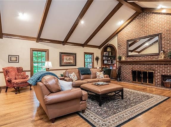 5th image of 405 Stonecroft Dr SE