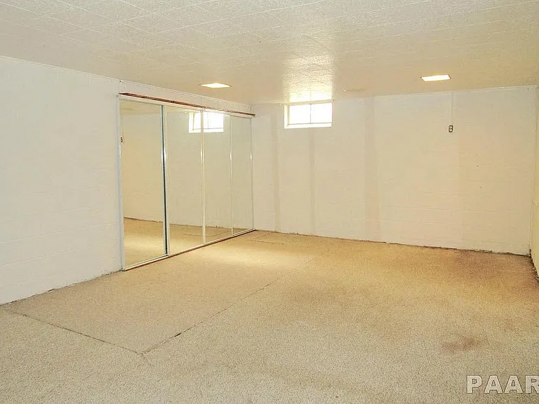2227 N Ardell Pl — Photo 5