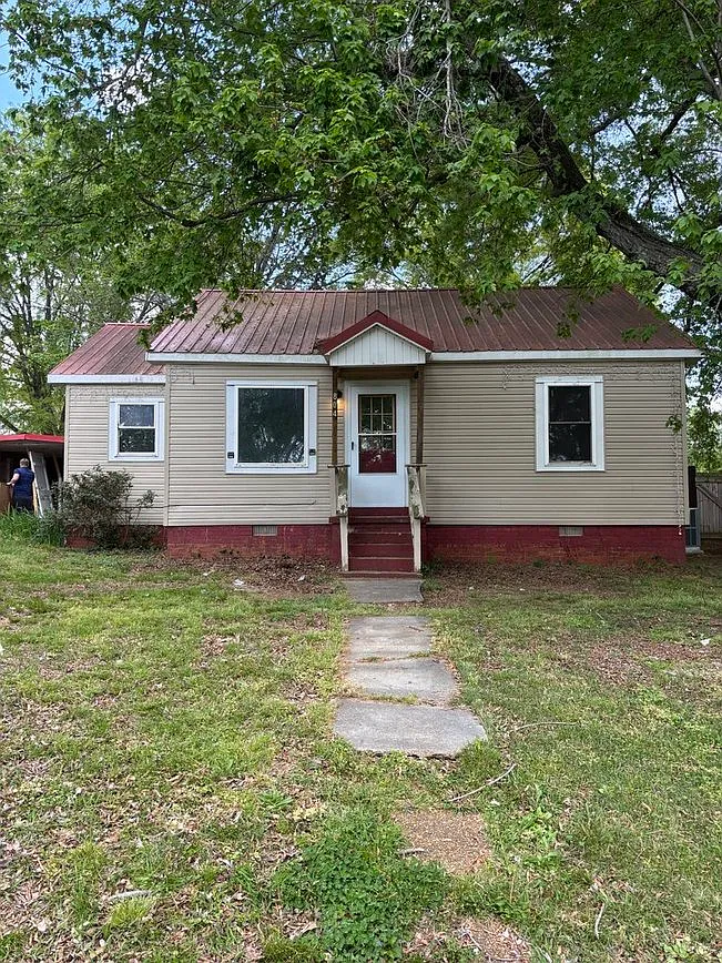 Building Photo - 804 24th Ave N