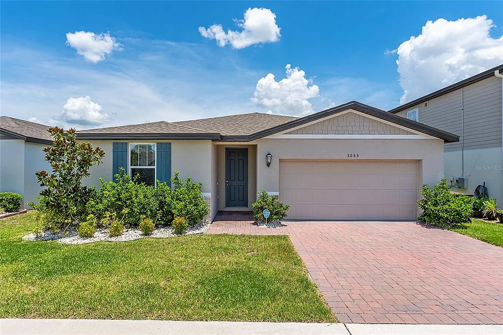 4 bed, 3.0 bath, 1978 sqft, $2,700 — Photo 1