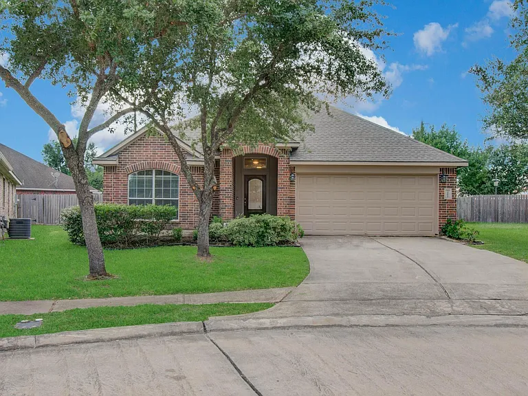 1904 Roaring Springs Ct — Photo 1