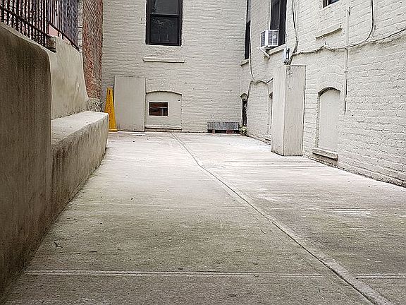 4th image of 699 Willoughby Ave APT 4C