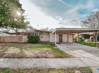 909 Fern Ln, Victoria, TX 77904