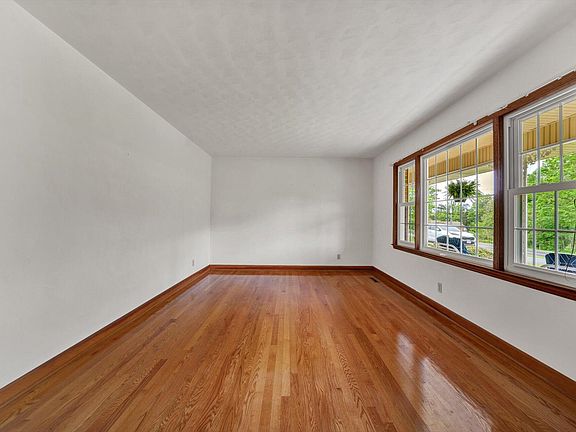 5th image of 3904 Franklin St