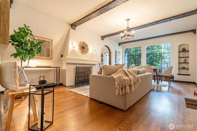 2nd image of 4204 11th Avenue NE #8