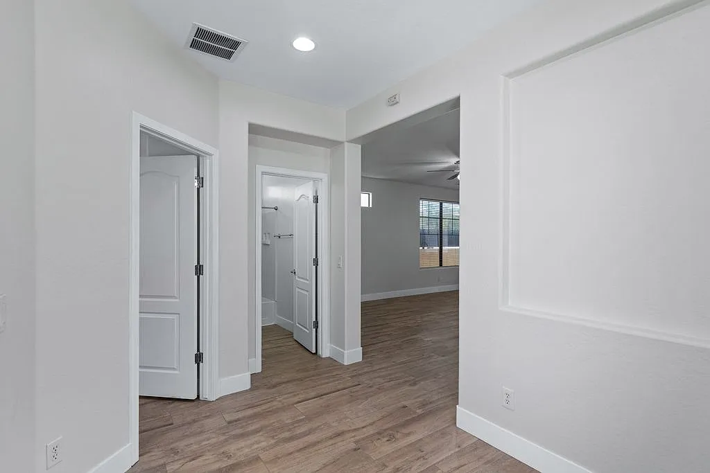 5 bed, 2517 sqft, $2,650 — Photo 1