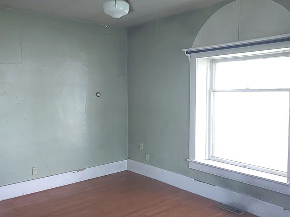 3rd image of 460 & 464 E Washington St